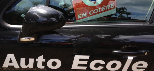 auto.ecole.colere.jpg