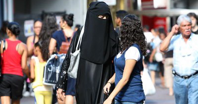 burqa.reunion.jpg