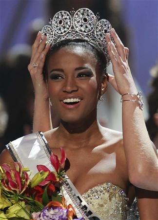 miss.univ.angola.jpg